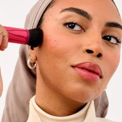Hoola Wavemaker bronzing balm brush
